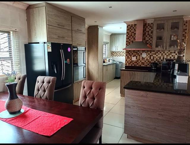 3 BEDROOM HOUSE FOR SALE IN CINDERELLA PARK